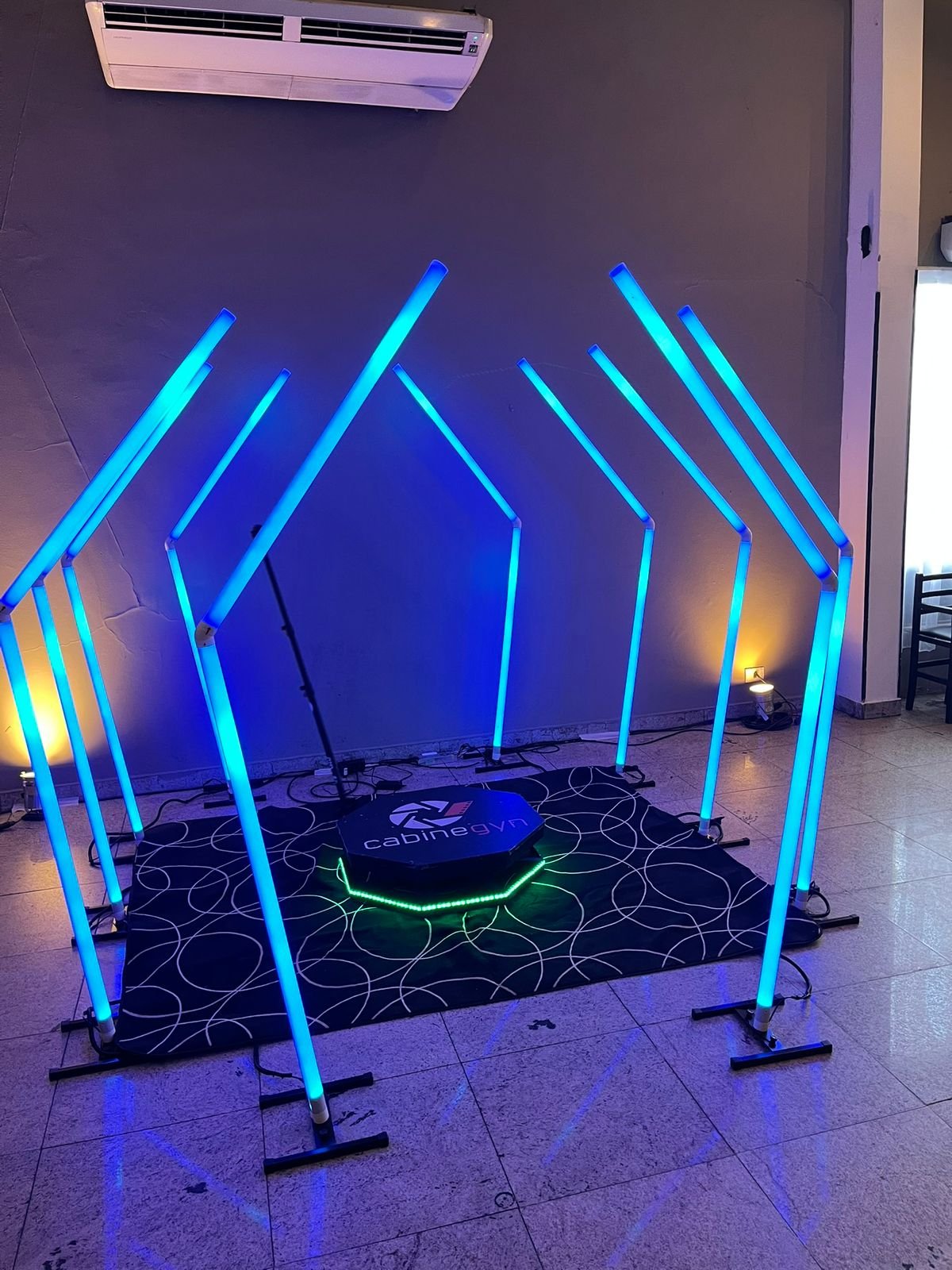 Plataforma 360 com torres de LED