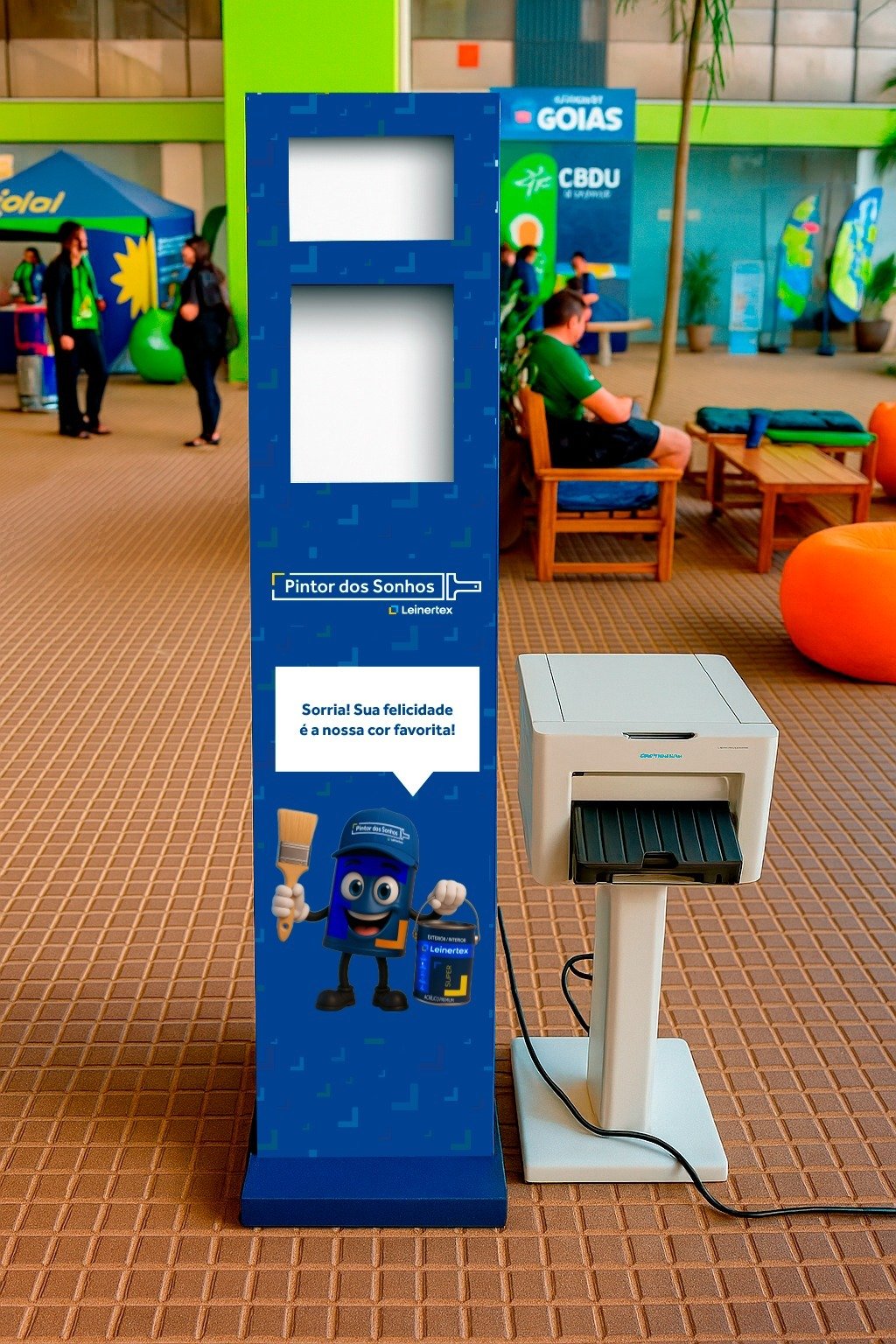 Totem Slim personalizado com marca